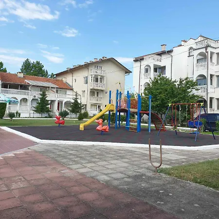 Апартаменти Браво 1 Двустаен Ромео И Гери Дом Apartment Slantschew brjag