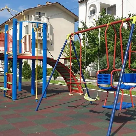 Апартаменти Браво 1 Двустаен Ромео И Гери Дом * Slantschew brjag